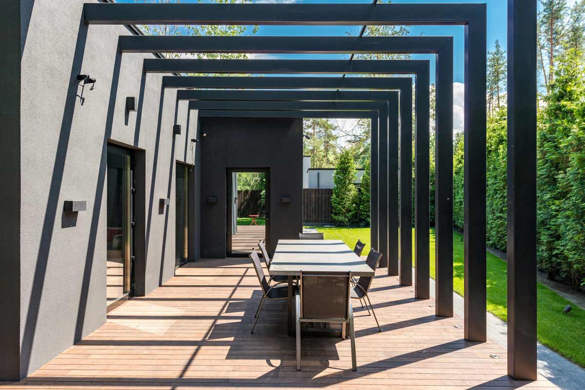 Outdoor Living Spaces: 2025 Trends & Smart Design Ideas