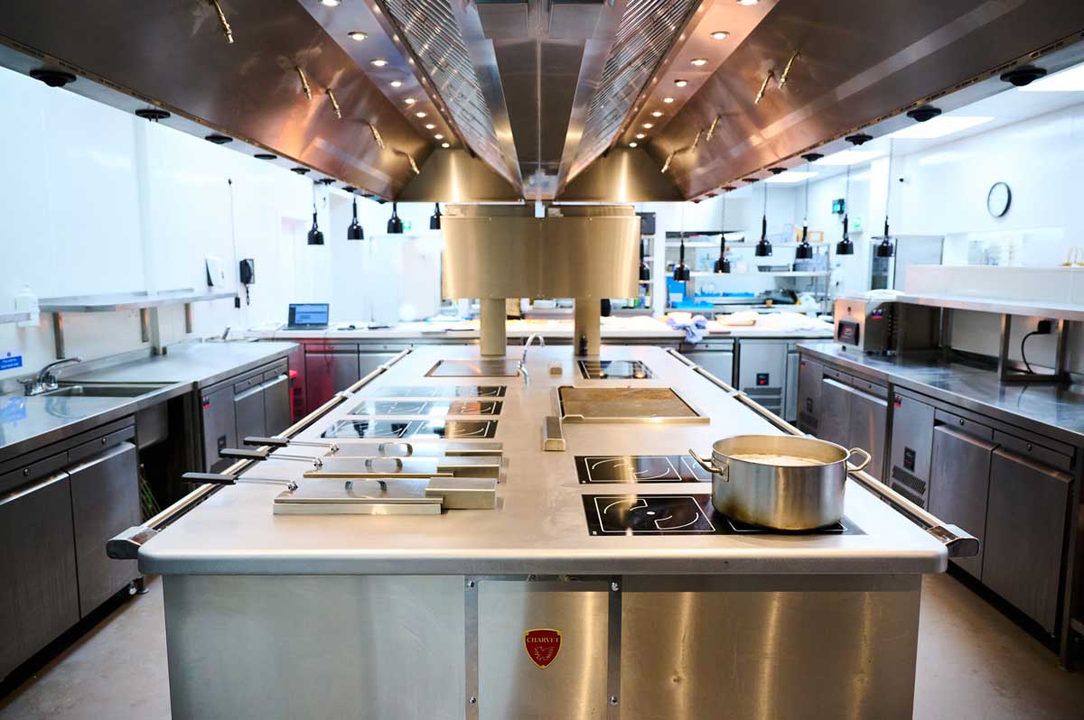 Mastering Kitchen Design: Space, Style, and Smart Appliances for Your Home