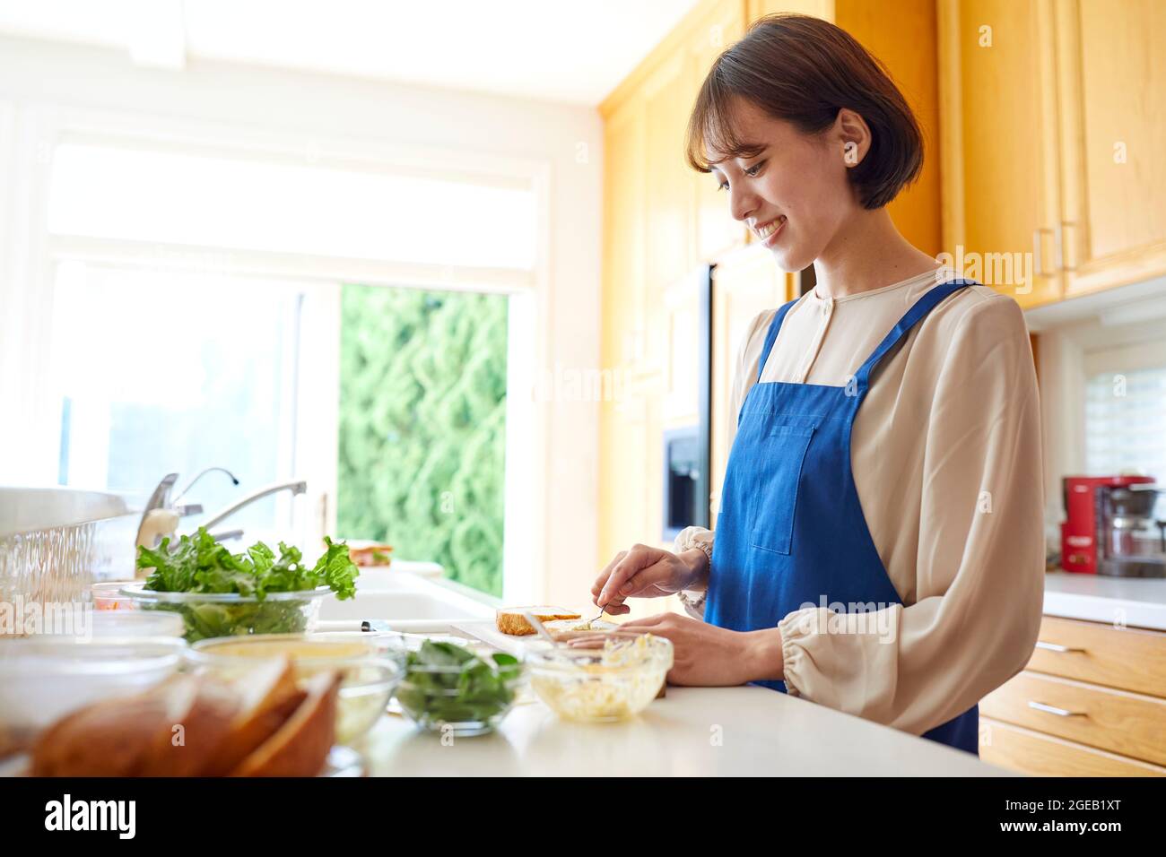 japanese-woman-cooking-at-home-2GEB1XT